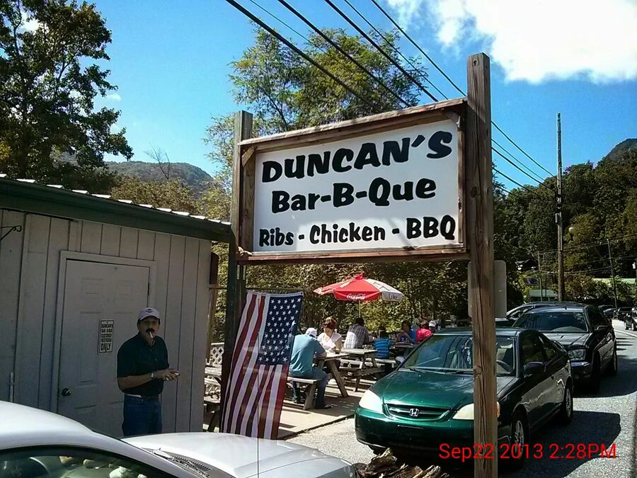 Duncan’s Bar B Que with mountains rising behind the building.